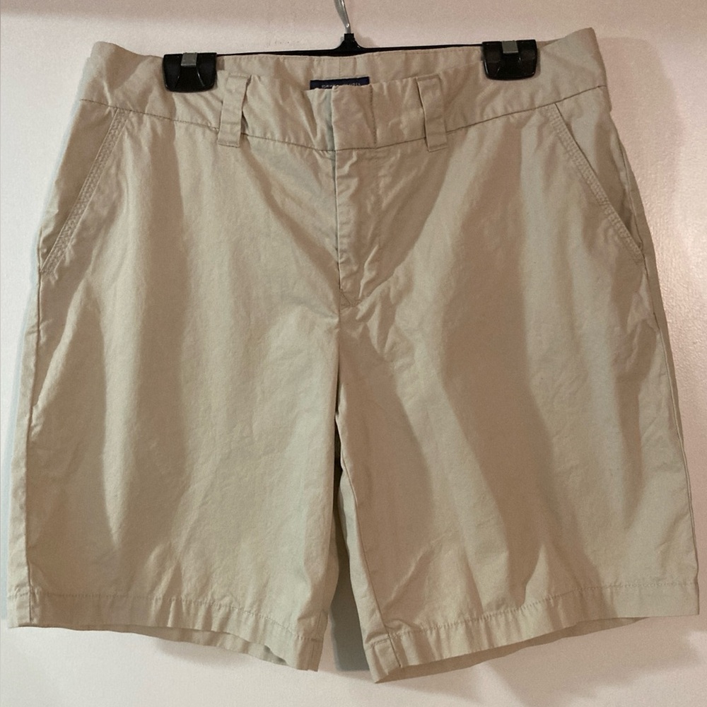 Women’s Tommy Hilfiger beige cotton shorts, EUC, size 14